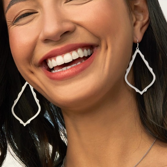 Kendra Scott Sophee Drop Earrings in Silver NEW - Picture 3 of 3